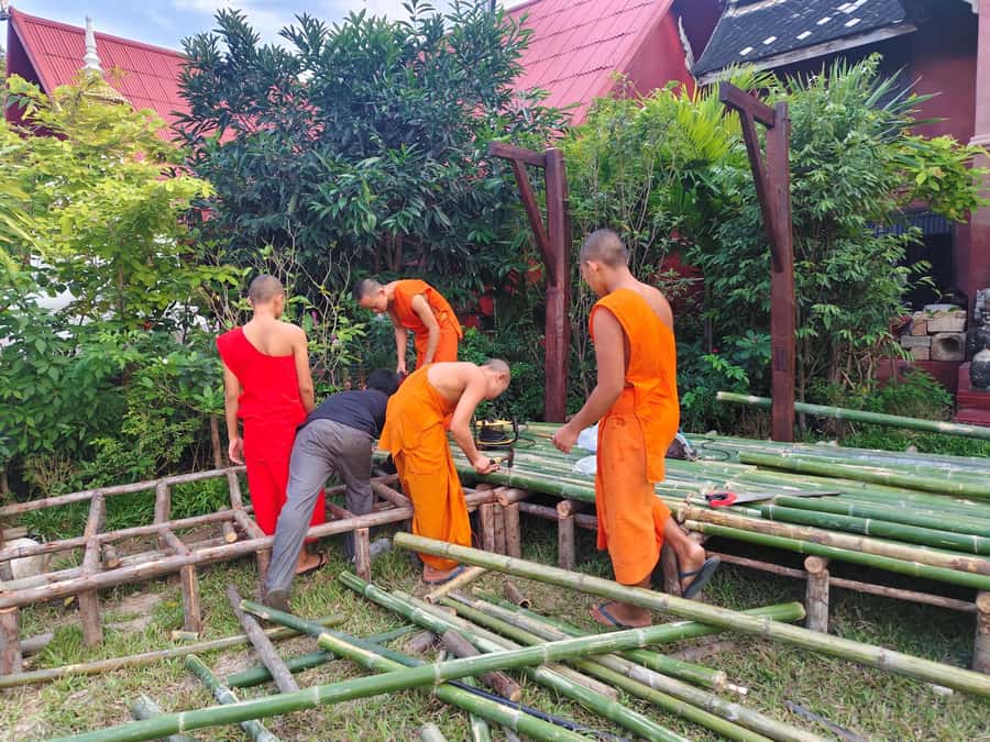 Ex-monk city & temples walking tour: (3.5 hours / 1.7 km.) - Wat Chedi Luang and the Pyramid Pagoda Moment