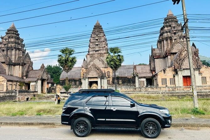 Exclusive Northern Thailand Tours - Wat Rong Seur Ten, the Blue Temple with gold trim and big murals