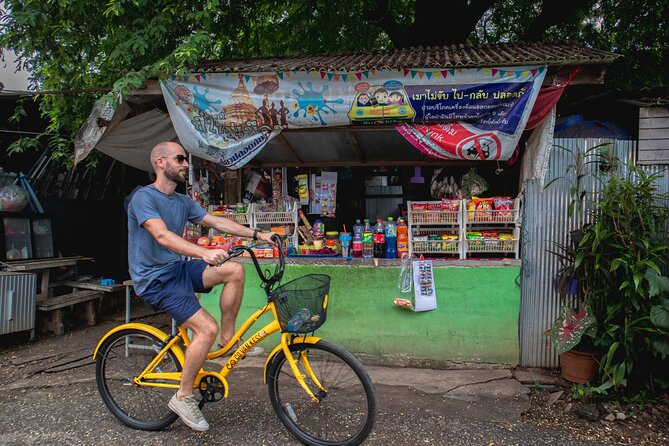 Experience The Real Chiang Mai by Bike - Meeting at Tha Phae Gate and getting rolling smoothly