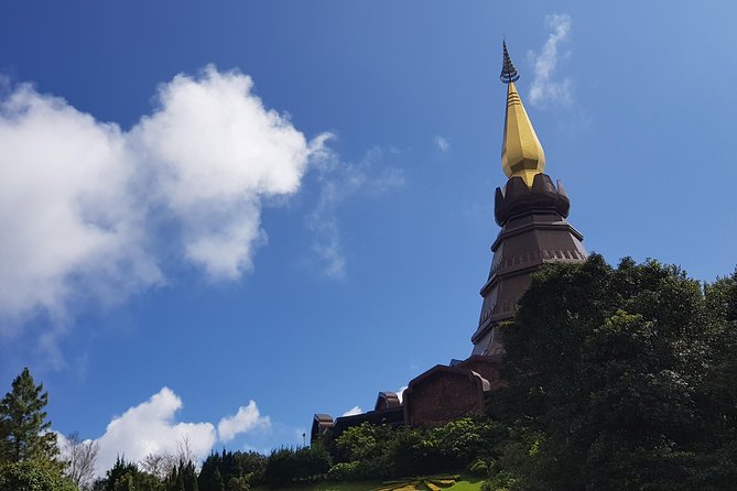 Fantastic! Famous Doi Inthanon National park tour with 2hr trekking - Stop 2: The twin pagodas built for the King and Queen