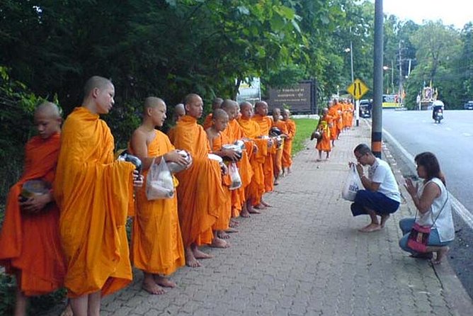Follow monks trails Hiking & Alms Offering Doi suthep - The monk’s trail hike: 2.5 hours, fresh air, and a steady climb