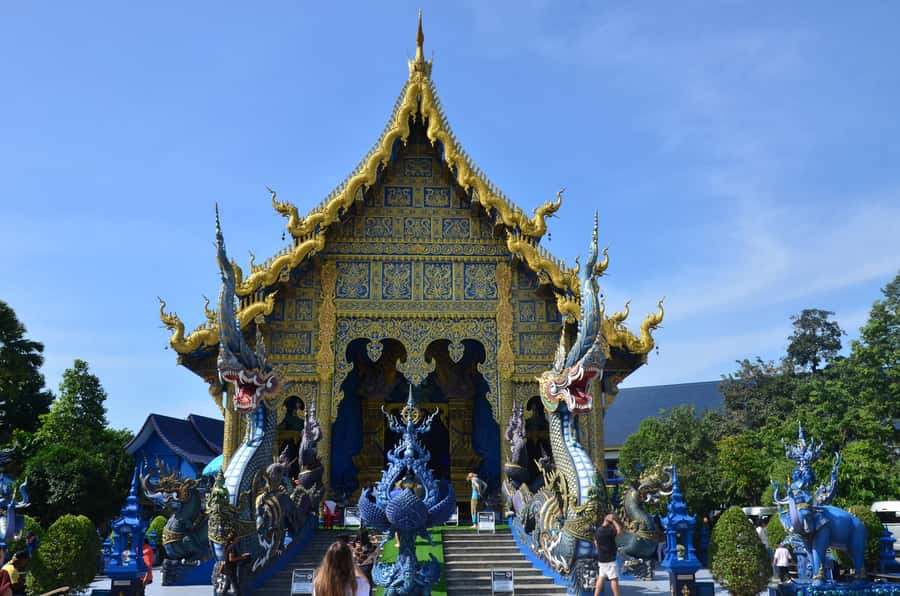 From Chiang Mai: Chiang Rai One Day Private Tour - Red Temple and the Large White Buddha: Big Views, Different Color Story