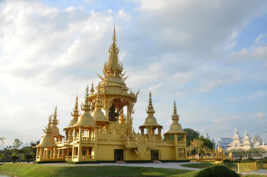 From Chiang Mai: Chiang Rai One Day Private Tour - The Extra Stops You Will Actually Feel: Huay Pla Kang Temple and a Midday Photo Break