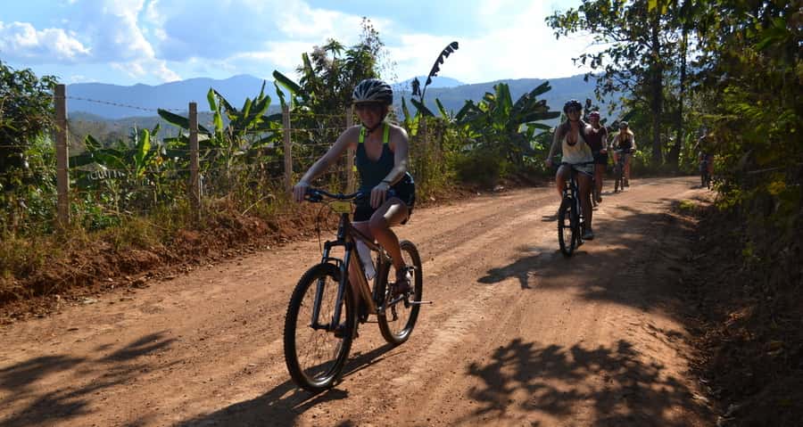 From Chiang Mai: Mae Taeng Valley Hike & Bike Day Trip - Lunch in the countryside: Thai food after the morning effort