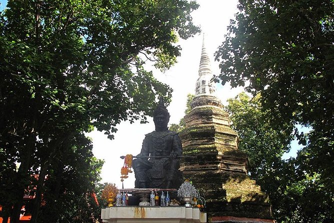 From Chiang Mai: White and Blue Temple & Golden Triangle Day Trip - The 9-seater VIP van and English-speaking guide, why small group helps
