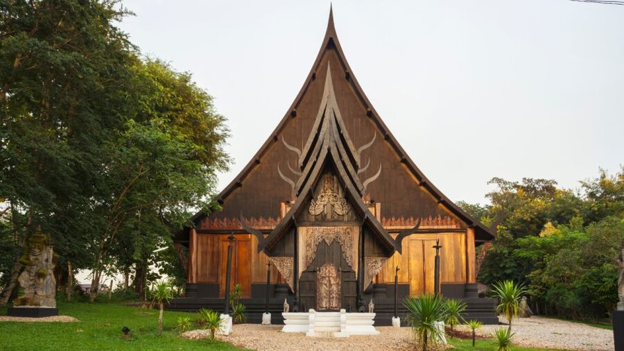From Chiang Mai: White Temple, Blue Temple & Black House - Small-group experience up to 12, why your guide can make or break it