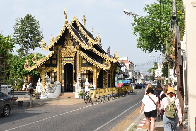 Go where the locals go, Eat what the locals eat! Food Tour with Local Foodies - Wat Chiang Man and the Wat Gate Community: Temples Between Tastings
