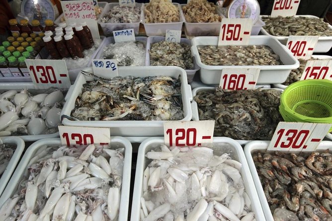 Go where the locals go, Eat what the locals eat! Food Tour with Local Foodies - Warorot Market (Kad Luang) at 4pm: The Big Open Market With Real Variety