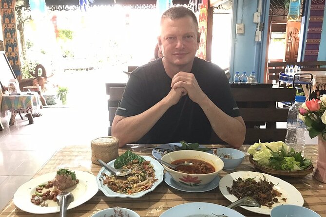 Go where the locals go, Eat what the locals eat! Food Tour with Local Foodies - From Market Snacks to a Northern Thai Restaurant Feast