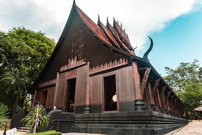 Golden Triangle, White, Black, Blue Temple Full Day Tour From Chiang Mai - The Long Drive From Chiang Mai: Curves, Time, and Comfort Reality