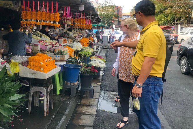Half Day Chiang Mai City and Culture tour by Electric Tuk Tuk (Private Tour) - Stop 1: Tha Phae Gate and the Old City Walls
