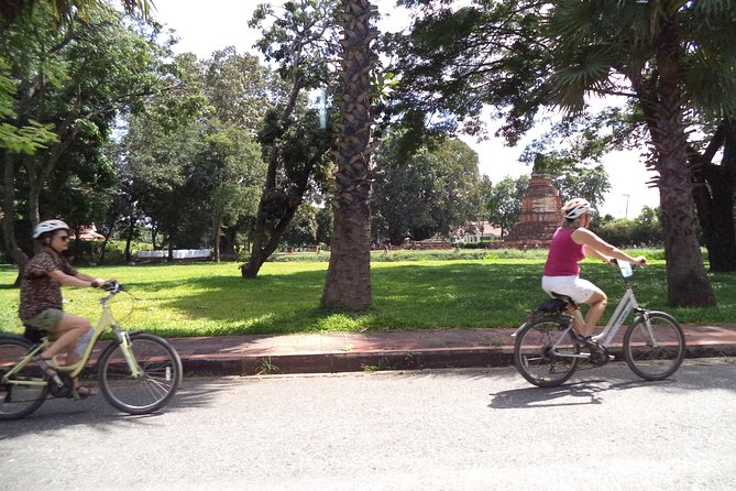 Half-Day Colors of Chiang Mai Biking Tour - Wat Pa Ngio and the Big Buddhas lesson