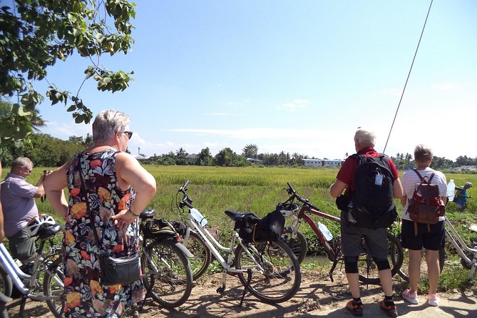 Half-Day Colors of Chiang Mai Biking Tour - Included food and drinks: snacks plus lunch that do not feel like an afterthought