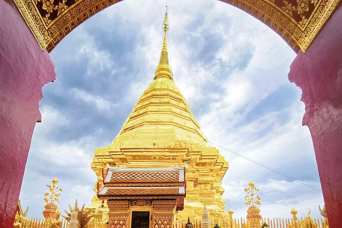 Half day Doi Suthep Temple and city temples (Private tour) - Wat Chedi Luang Varavihara: the big stupa and the Emerald Buddha link