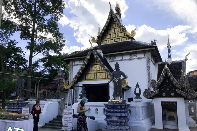 Half day Doi Suthep Temple and city temples (Private tour) - Who should book this half-day temple tour