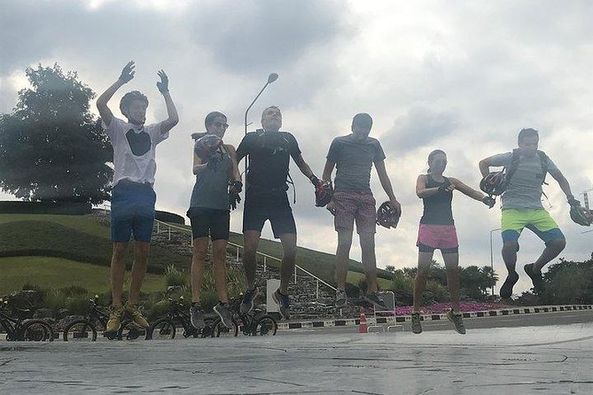 Half-day E-bike Nam Phrae (hilly, fully paved roads, GUIDED) - Lunch and snacks: what you eat after the hills