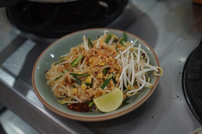 Half Day Guided Thai Cooking Class in Chiang Mai - Why the Small 1 to 8 Person Class Size Feels Different