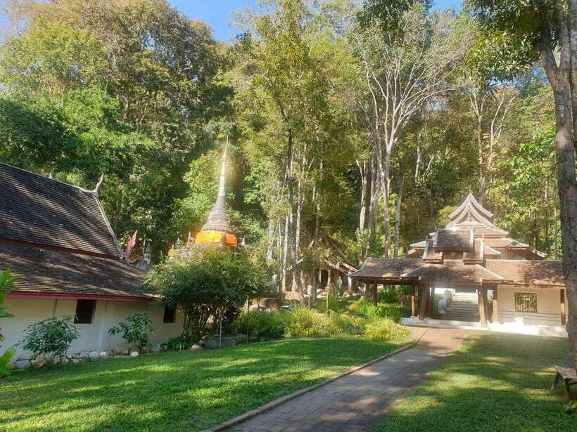Half Day Morning Wat Pha Lat & Wat Phra That Doi Suthep Tour - Key points at a glance