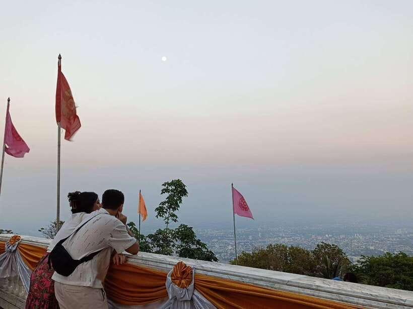 Half Day Morning Wat Pha Lat & Wat Phra That Doi Suthep Tour - Why the English Guide Changes Everything