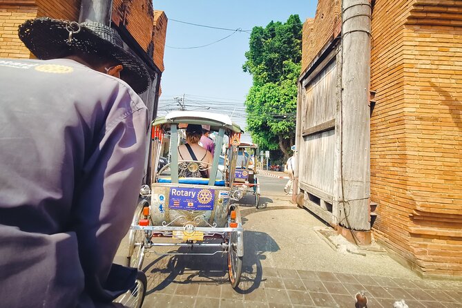 Half Day Private Chiang Mai Trishaw Ride and Mae Ping River Cruise - Wat Phra Singh Temple: Finishing at Chiang Mai’s Sacred Spotlight