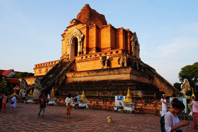 Half-Day Private Night Tour by Tuk Tuk in Chiang Mai City - Night tuk tuk in Chiang Mai: a smart way to see Old Town quickly