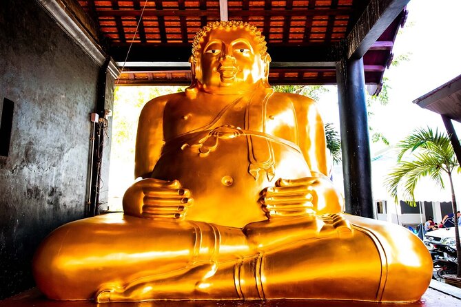 Half-Day Private Night Tour by Tuk Tuk in Chiang Mai City - Stop 3: Wat Phra Singh, 14th-century artistry and gardens