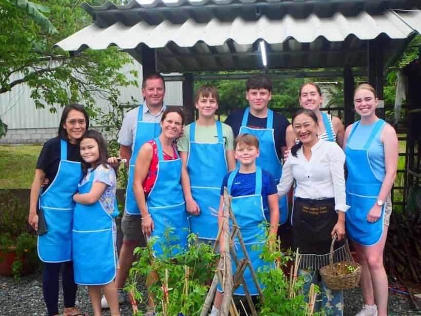 Half-Day Thai Cooking Class on a Local Farm Near Chiang Mai - Inside The Cooking Workshop: Curry Paste, Pad Thai, Tom Yum Goong