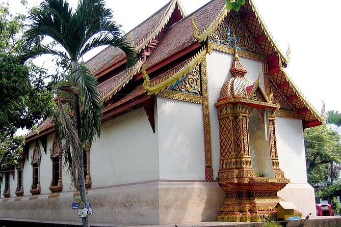 Historical City Bike Tour of Chiang Mai - Three Kings Monument and Tha Pae Walking Street: Stories and Street Craft