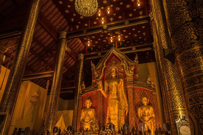 Iconic Half-Day Landmarks & Temples of Chiang Mai - Wat Phan Tao teakwood hall, then Warorot Market in Kad Luang