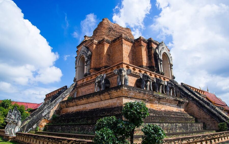 Lanna Heritage Walking Tour: A Journey Through History - Three Kings Monument, Rama VI’s school, and the old palace-administration vibe