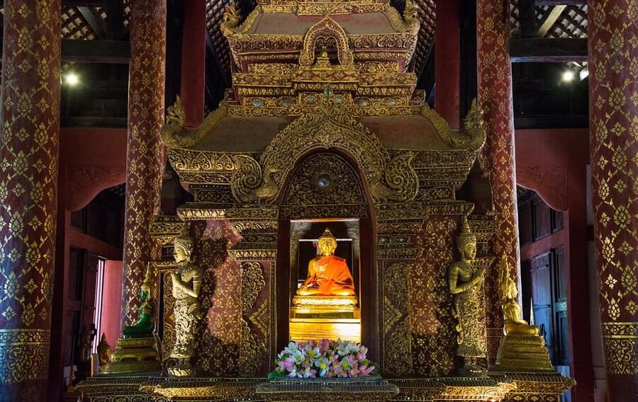 Lanna Heritage Walking Tour: A Journey Through History - Wat Chedi Luang to close, with the city’s enduring symbol