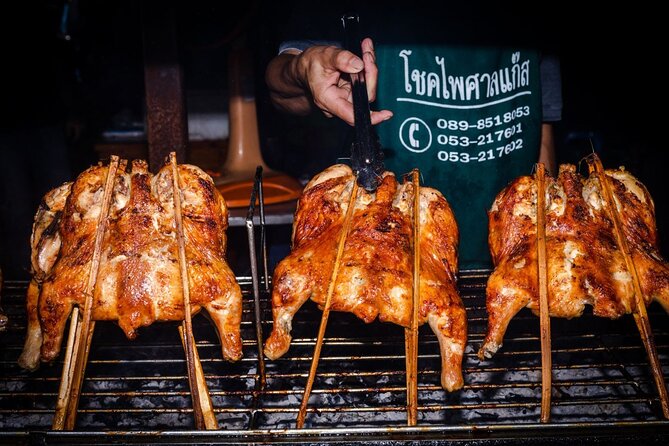 Lanna Kingdom Chiang Mai Food Tour with 15+ Tastings - Stop Two: Riding the Red Songthaew Through Thanin Market