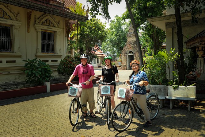 LIFECYCLING - Half Day City Bike Tour - Guide style makes the difference, Vivi and Tum bring it to life