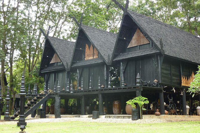 Long Neck Village, White & Blue Temple, Black House Day Tour From Chiang Mai - Wat Rong Khun White Temple: The Dress Code, the Art, and the Queue