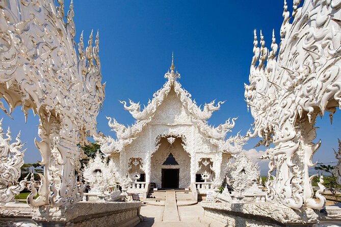 Long Neck Village, White & Blue Temple, Black House Day Tour From Chiang Mai - From Chiang Mai by Minivan: The Long Drive That Powers the Variety