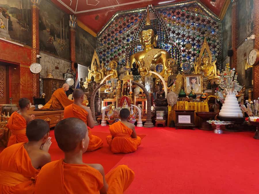 Monks chanting, Wat Doi Suthep and Wat Phalad+ Meditation - Who this tour suits best, and who should skip it