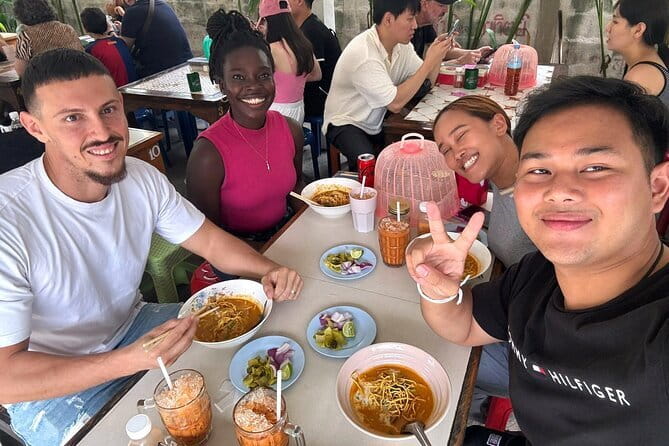 Old Town Chiang Mai Food Tour with 10+ Local Dishes Tastings - Three Kings Monument and Wat Inthakhin, Old Town With Context