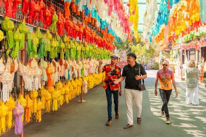 Old Town History and Culture Walking Tour at Chiang Mai - Wat Phra Singh: Lanna Architecture and Year of the Dragon Clues