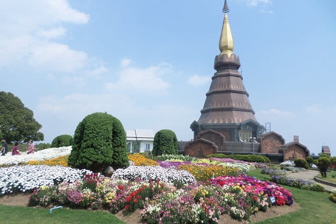 One day Doi Inthanon National Park & Trekking on Kew Mae Pan - How the private van, pickup, and guide setup helps you enjoy the park
