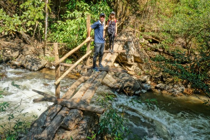 One day hiking tour in Chiang Mai - Stop 2 at Mae Sapok Karen village: learning before walking