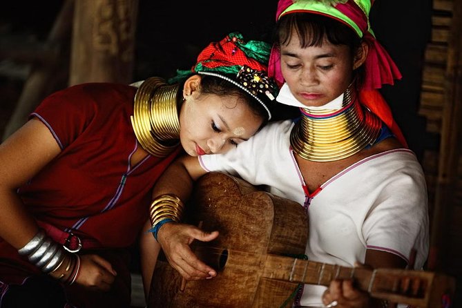 One Day Tour Doi Suthep Temple, Palad Temple, Orchid Farm, Longneck hill tribe village (Private tour) - Wat Phra That Doi Suthep: Golden Chedi and the best photo angle