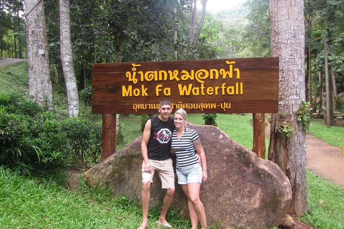 One Day Trekking & Bamboo rafting at Mae wang - Longneck Karen village and elephant camp: what the 1-hour stop feels like