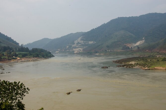 Private 4 day Tour in Chiang Mai and Chiang Rai - Day 2 on the Doi Inthanon circuit: nature trails, Karen village, waterfall