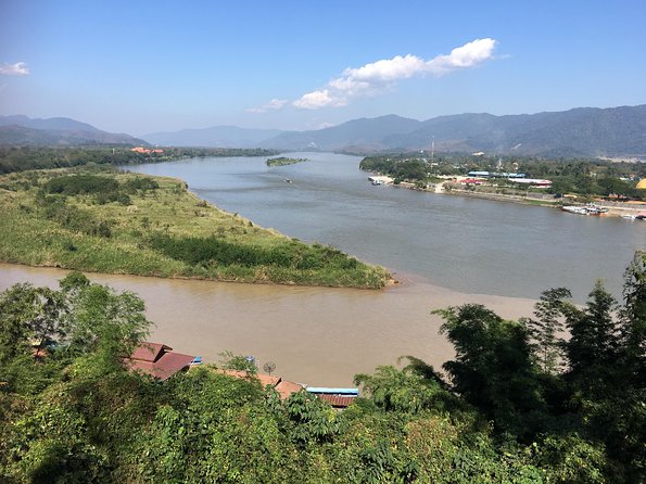 Private Chiang Mai-Chiang Rai Highlights 4 days trip - Day 2: Twin Pagodas, rainforest trails, Sticky Waterfalls, and a Thai family home-stay