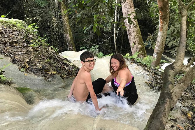 Private Chiang Mai Tour to Bua Thong Waterfalls and Ziplining - Transportation and Timing That Keeps the Day Feeling Manageable