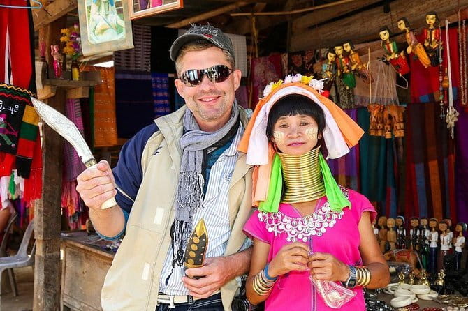 Private Day Tour Doi Suthep Temple and Handicraft Center - San Kamphaeng Road: handicraft highway without the pressure