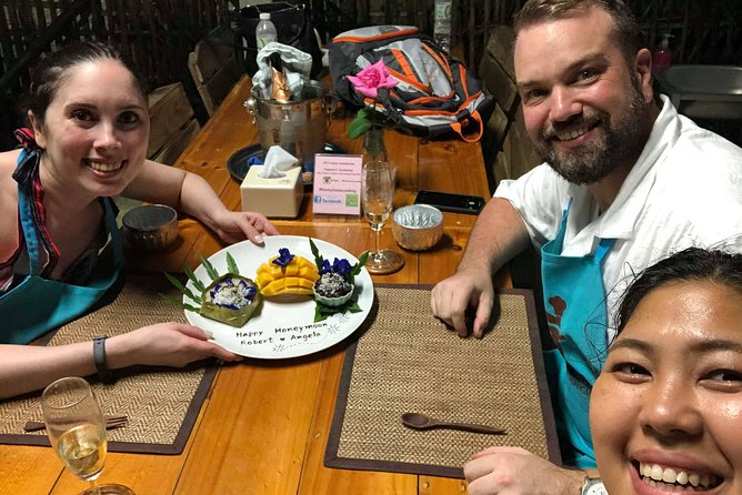 Private Dinner Cooking Class with Benny in Chiang Mai - The full color recipe book that helps you cook again