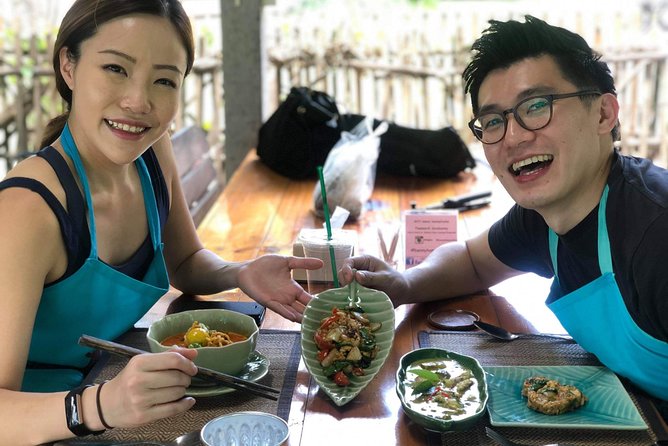 Private Dinner Cooking Class with Benny in Chiang Mai - Getting picked up, then heading out of town