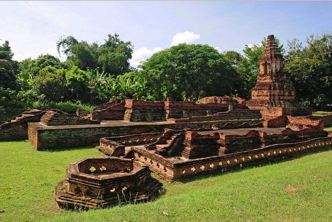 Private Doi Suthep Temple Handicraft Center and Sticky Waterfall - What a private driver-guide really changes in your day