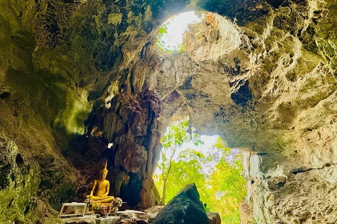 Private Guided Rainbow Cave Unseen Canyon and Lanna temple - A private Chiang Mai day built around temples and caves